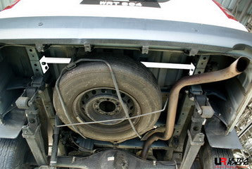 Ultra Racing Hiace Ultra Racing Toyota Hiace/H200 04+ UltraRacing 2-Point Rear Torsion Ba ...
