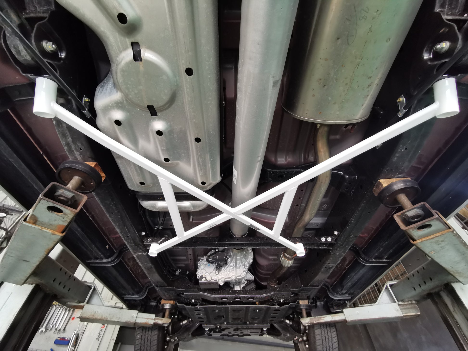 Ultra Racing 3-Point Fender Brace (UR-FD3-715P)