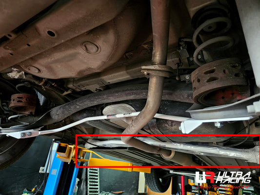 Ultra Racing 3-Point Fender Brace (UR-FD3-715P)